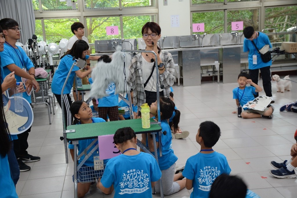 透過體驗營活動，培養高中職學生的職涯定向更與新竹市政府合辦小小獸醫營活動藉此培養學童愛護動物的觀念