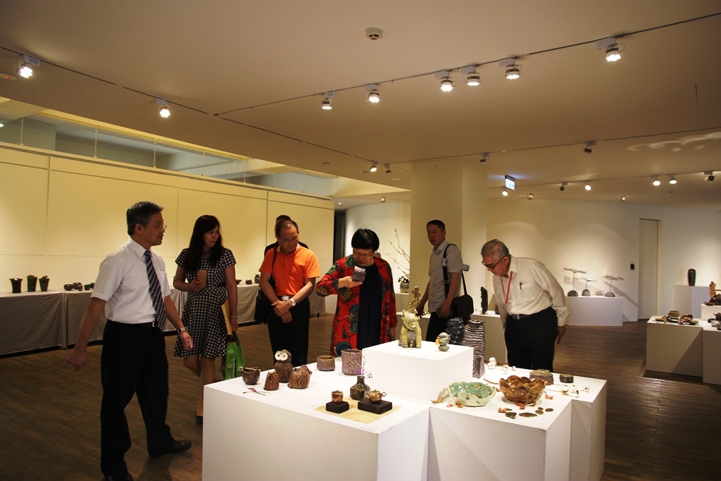 中華職業教育社參觀陶藝品