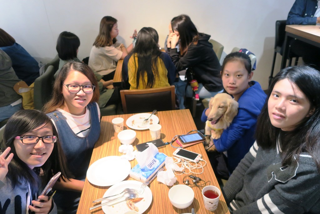 元培學生至寵物友善餐廳用餐圖片