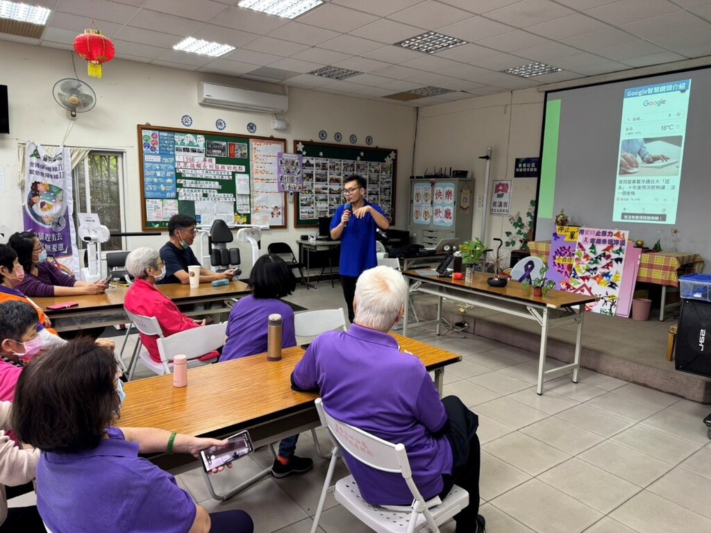 企管系魏季宏老師教長者如何善用智慧鏡頭圖片