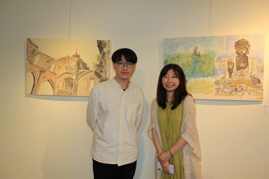 版畫藝術家林敬庭(左)和許以璇在元培藝術中心舉辦聯展
