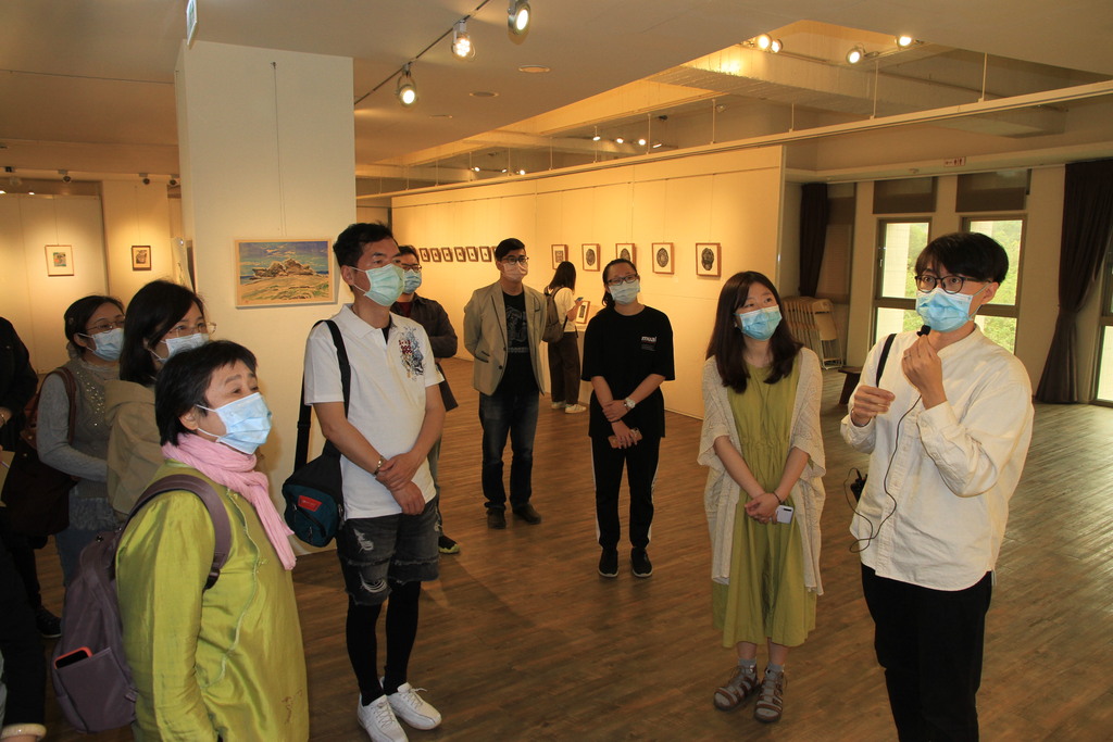 版畫藝術家林敬庭和許以璇在元培藝術中心聯展並親自導覽