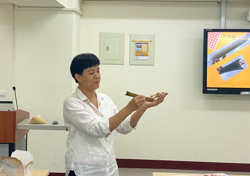 元培辦理原住民族部落餐食體驗活動,邀請開設原民特色餐廳的校友董貴份介紹料理