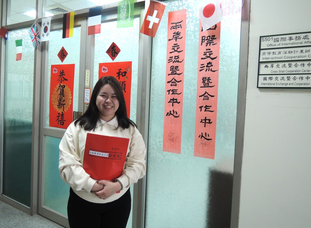 從海青班到護理師,元培馬來西亞籍學生陳侾璇投入台灣醫護職涯