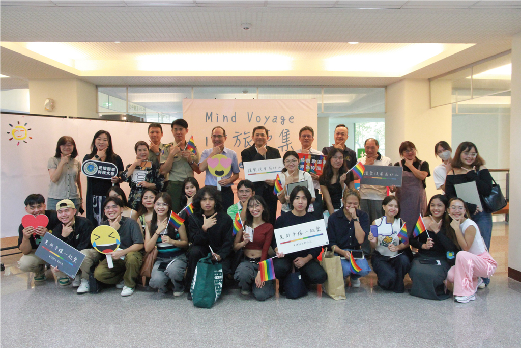 心旅市集開幕式師生合影圖片
