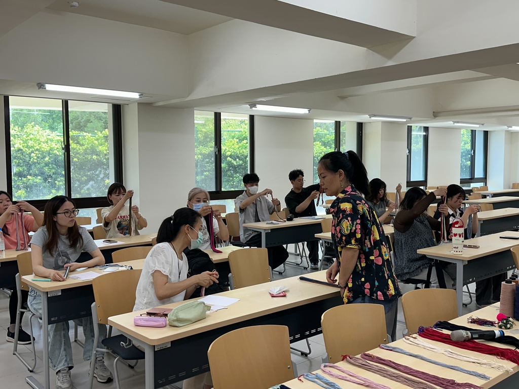 活動邀請賽夏族部落工藝師趙玉婷（Savi taro）老師指導圖片