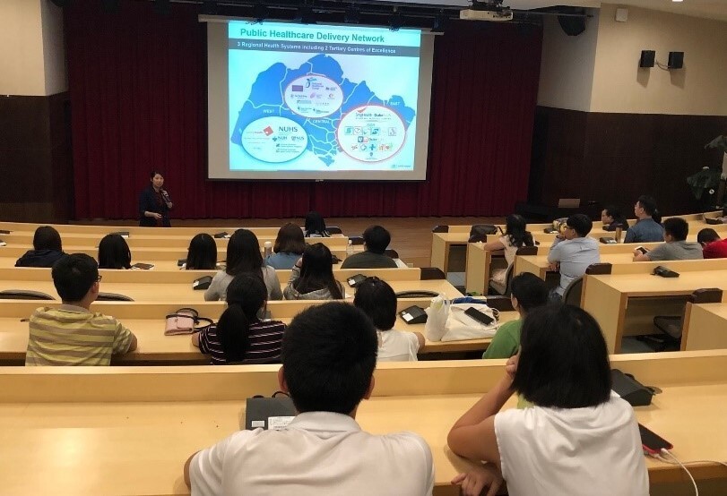 2019年新加坡中央醫院代表到元培選才，介紹新加坡的就業環境，同時與有意願到新加坡工作的畢業生進行面試。