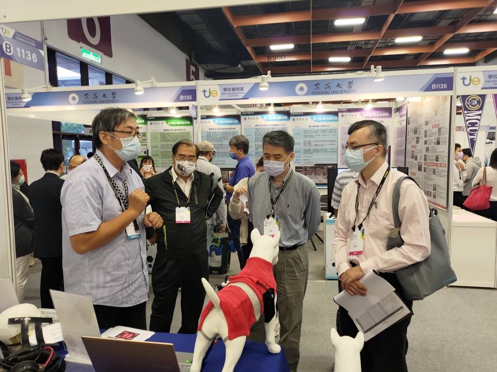 元培寵保系林育興老師向2022台灣創新技術博覽會發明競賽評審講解發明內容