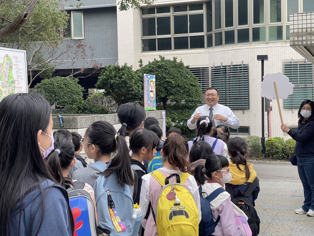 元培的寒假校園湧入近70位國小學童體驗陶藝創作1圖片