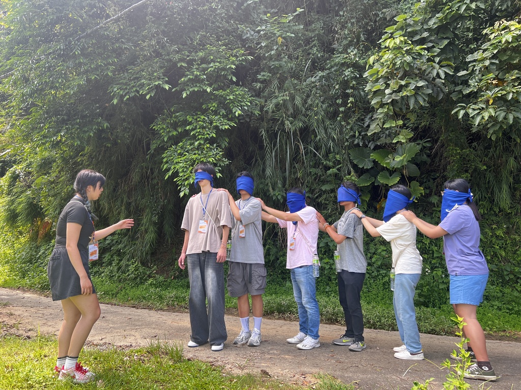 元培社團幹部培訓活動透過盲人越野遊戲培養團隊默契