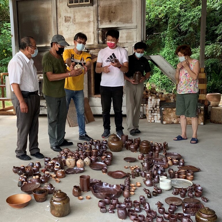 香村社區陶藝產業扎根計畫開窯作品有數百件