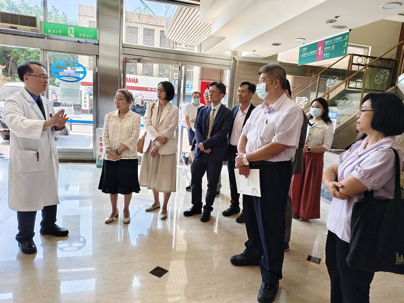 天晟醫院林慶元副院長引領元培師長參觀醫院1圖片
