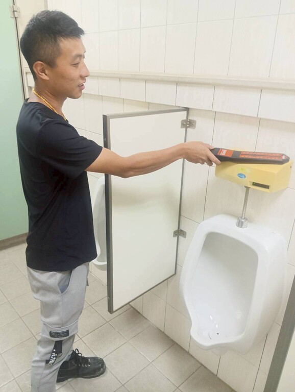 全面巡檢校園隱私空間防針孔設備圖片