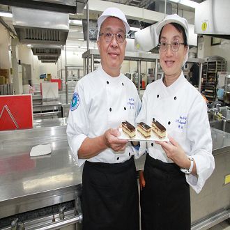 從香港到元培 僑生夫妻檔退休後跨海求學圓夢 畢業領雙獎圖片