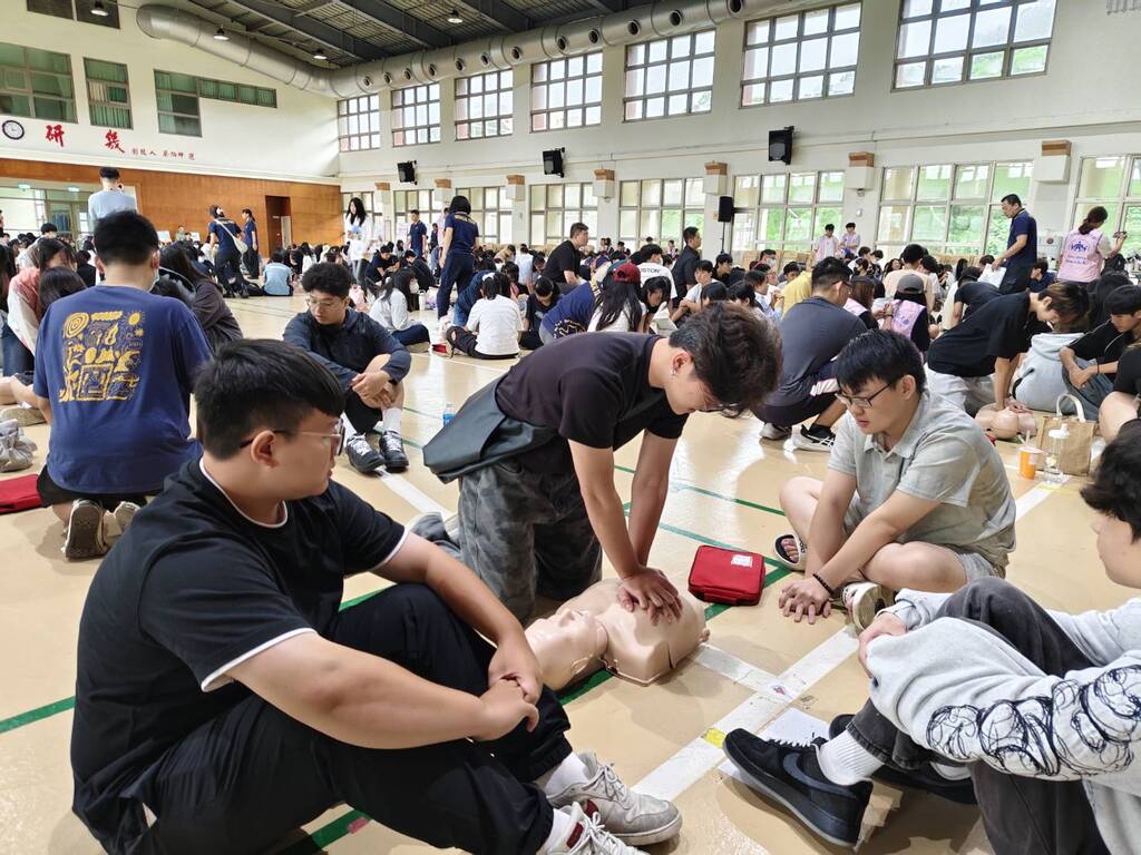 元培新生啟航， 學習急救考照展現醫事特色特訓圖片