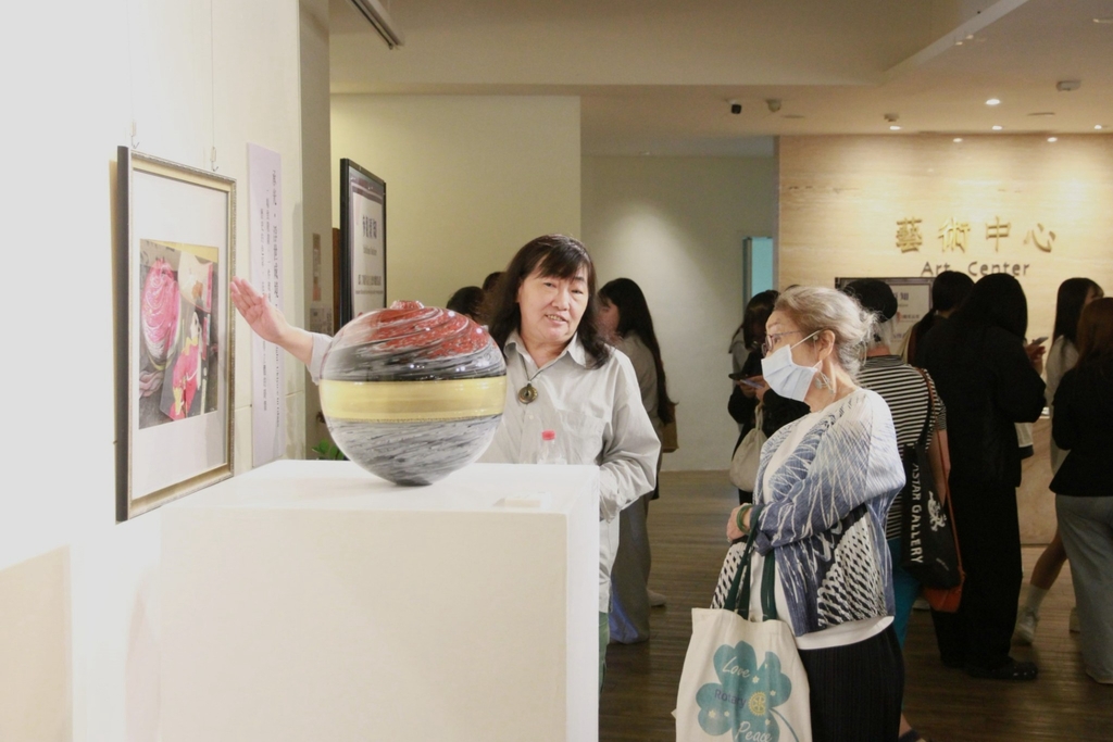 元培舉辦光理之間玻璃藝術展現場導覽圖片