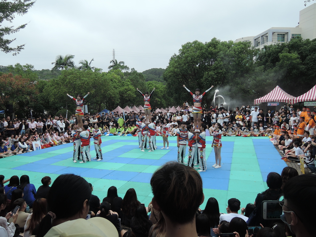 競技啦啦舞比賽是元培校慶深受學生歡迎活動