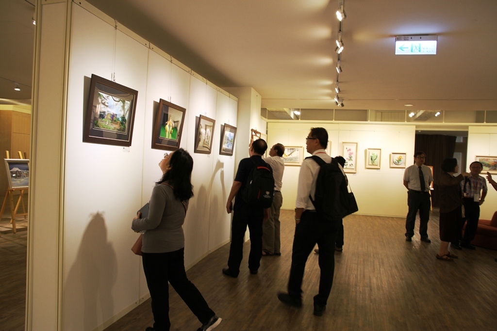 馬來西亞砂拉越一行參觀藝術中心畫展