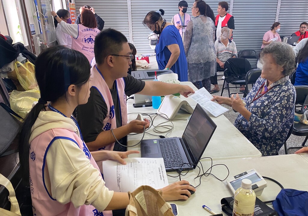 元培志工學生經常到社區為長者健康促進服務