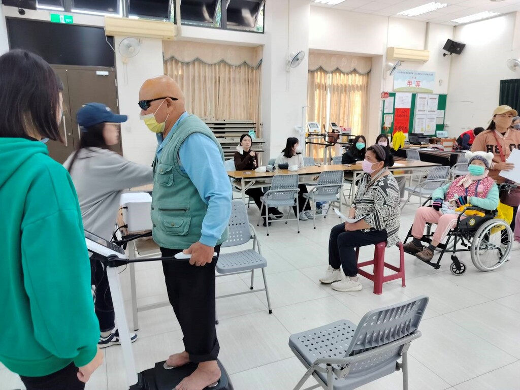 元培學生為頂埔文健站長者進行InBody檢測