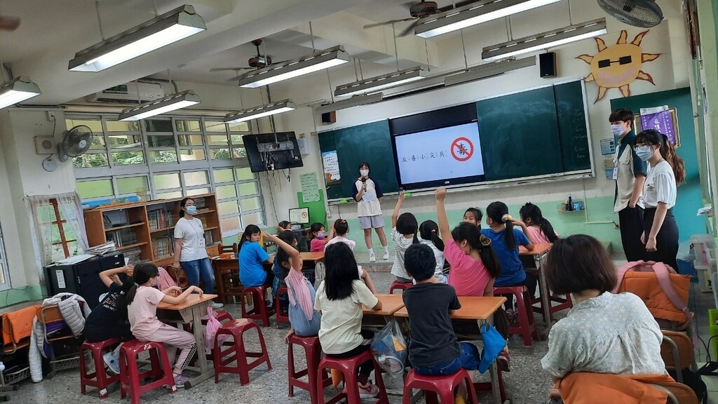 元培志工服務隊為南投埔里史港國小學童做反毒宣導