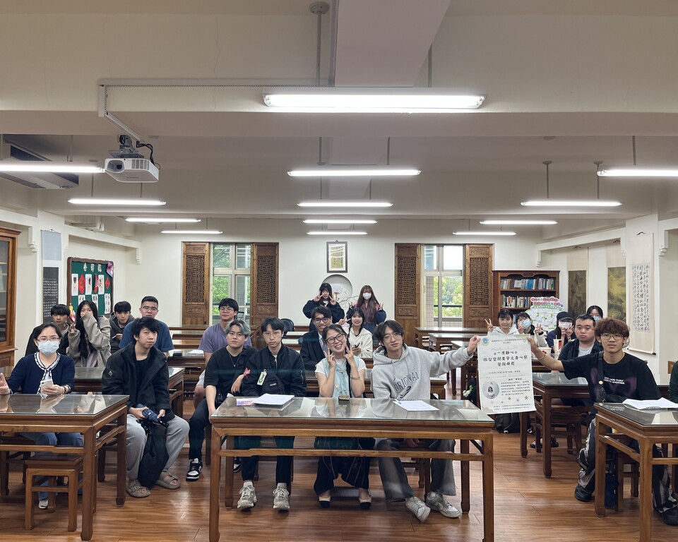 元培通識教育中心舉辦「一席靜心」活動師生合影圖片