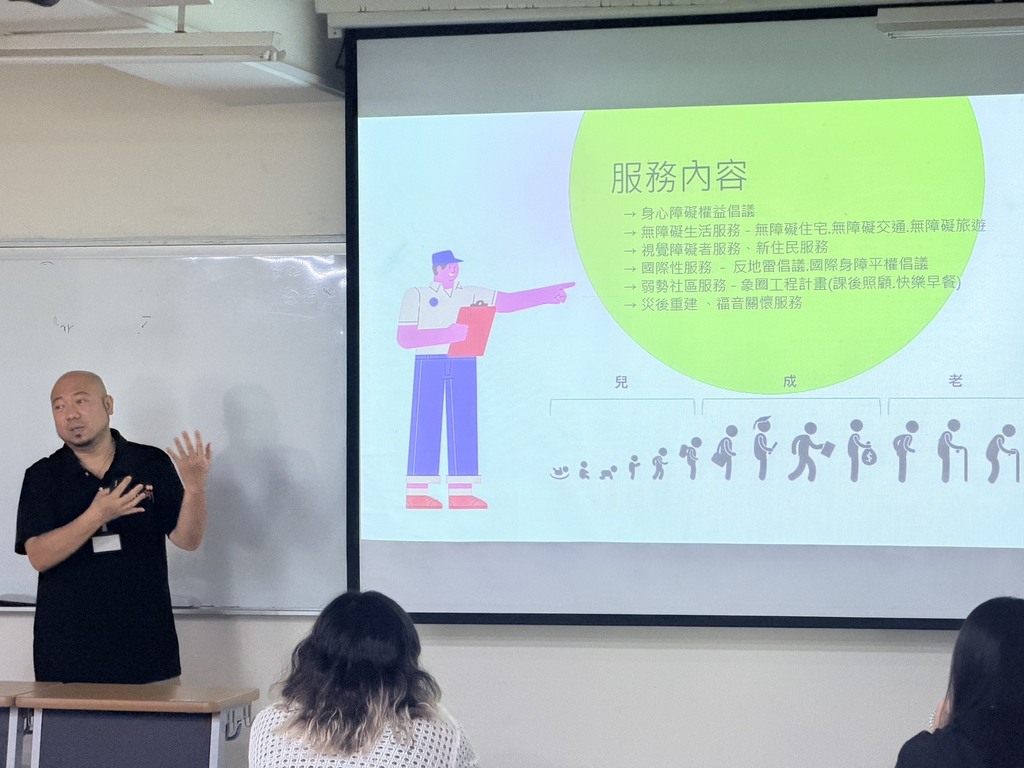 伊甸社會福利基金會志工活動中心主任朱曉威分享志願服務經驗，引導元培學生認識公益服務與志工精神。圖片