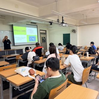 元培學務處生輔組舉辦伊甸志願服務心得分享講座，吸引校內師生踴躍參與。