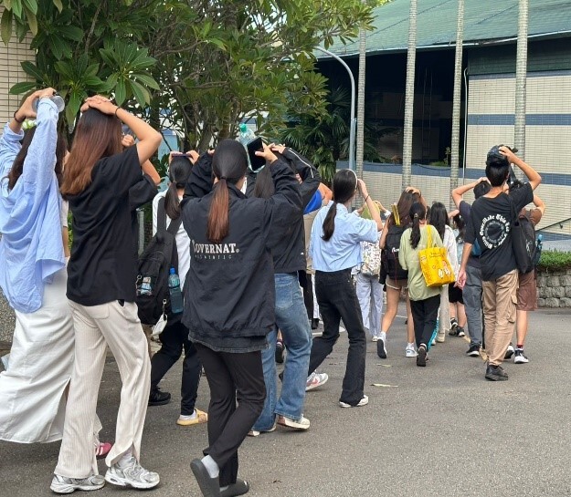 避震演練時師生均迅速移動至指定疏散位置集合並清點人數