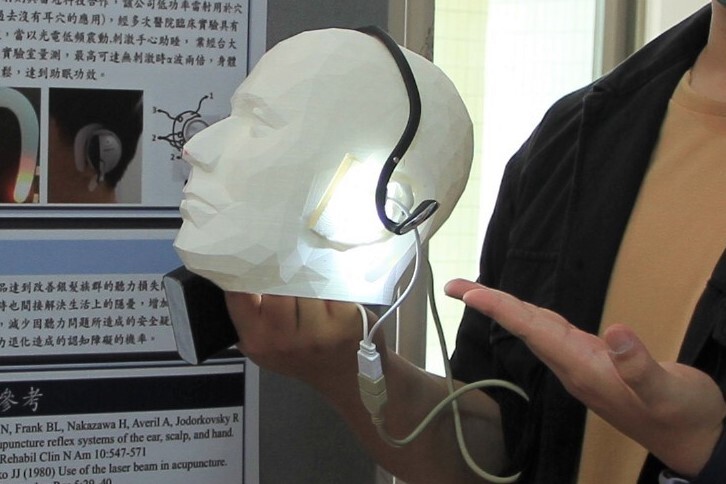 元培師生研發「穿戴式智慧型聽力增進裝置」，將規畫募資以投入量產，希望早日造福聽力損失的病友