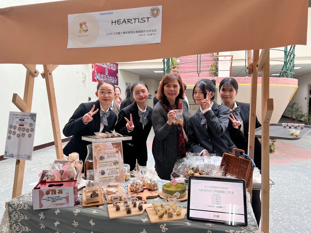 元培餐管系專題製作競賽,「HEARTIST」烘焙坊團隊在海報票選及整體企劃評比都奪得第一名