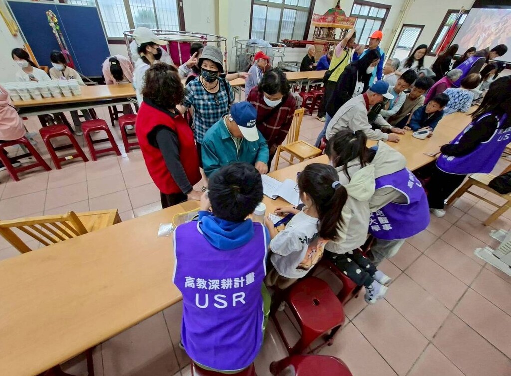 元培USR計畫推動世代共融 攜手小學生為社區長輩健康把關圖片