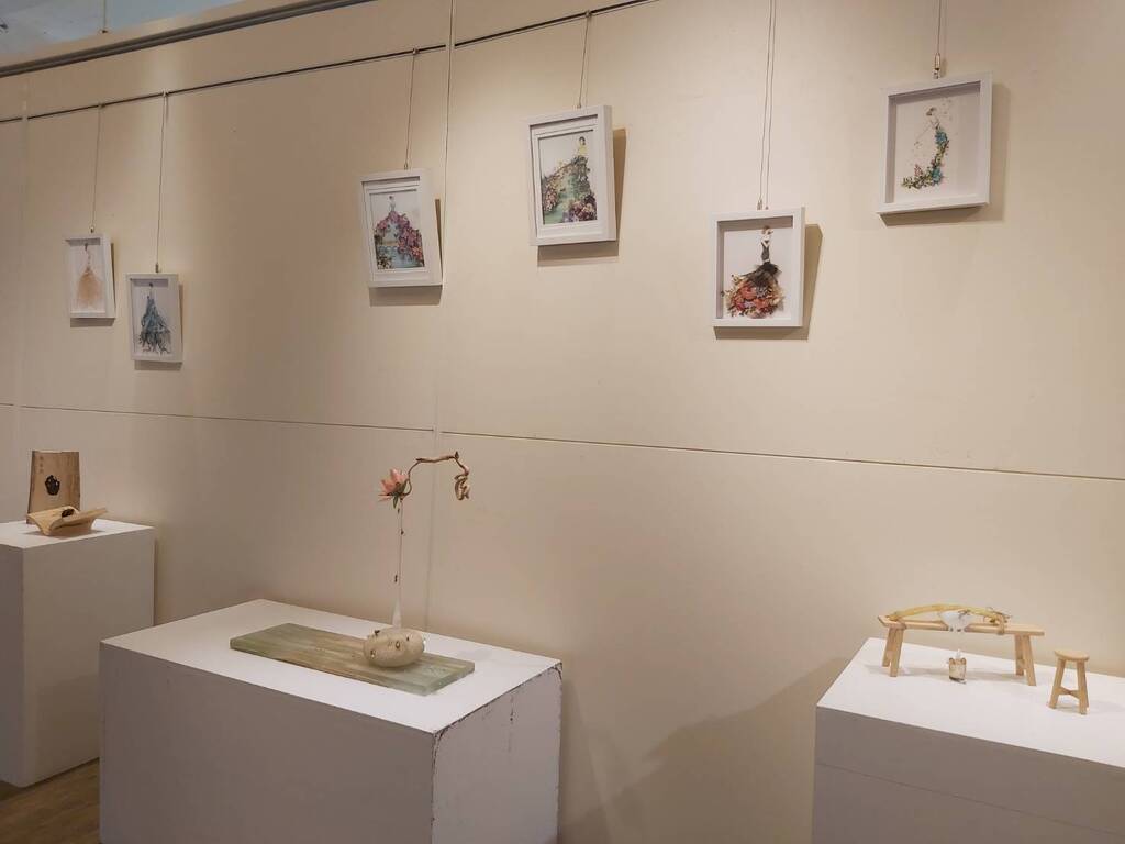 元培藝術中心正在展出玻璃與押花藝術聯展