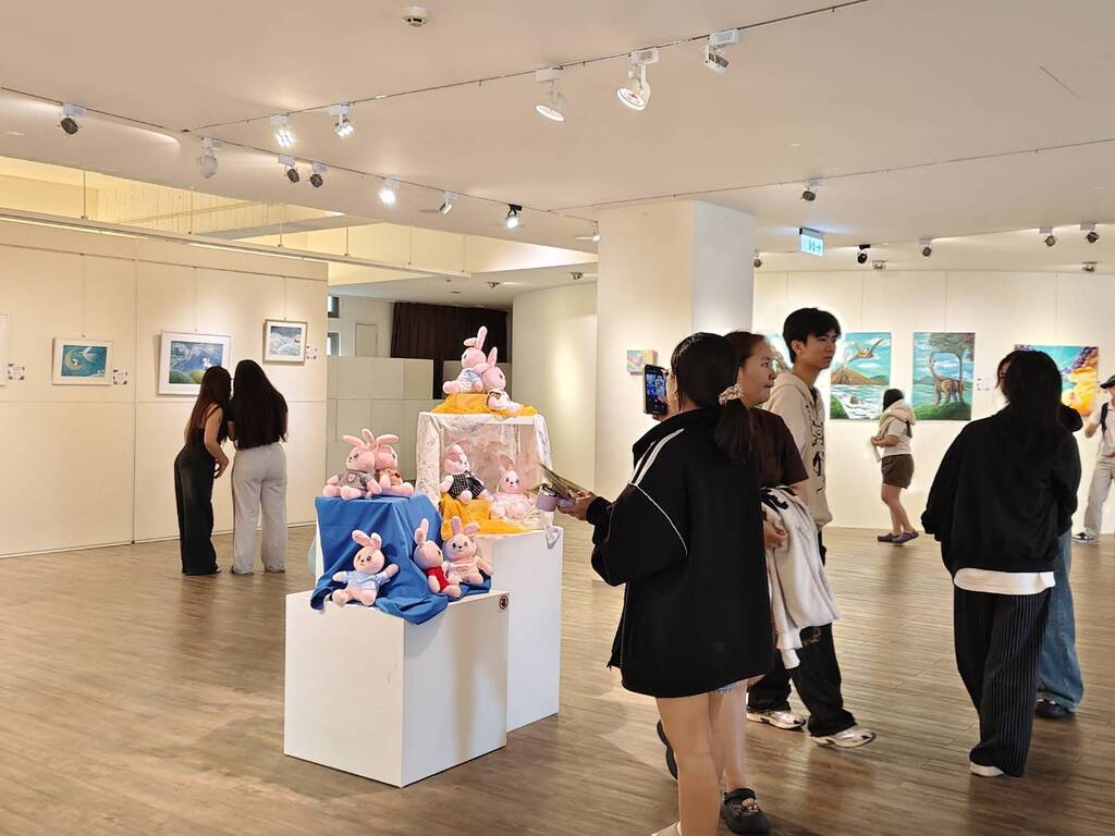 光宇藝術中心《童年有限公司》童心療癒雙人展深受同學喜愛圖片
