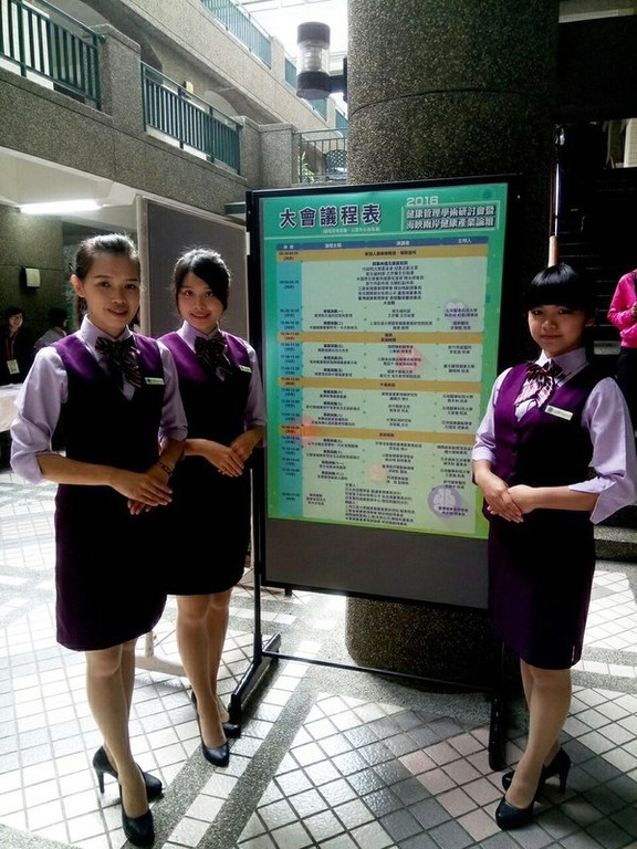 元培醫事科技大學王毅君林祐陞獲得大專優秀青年表揚