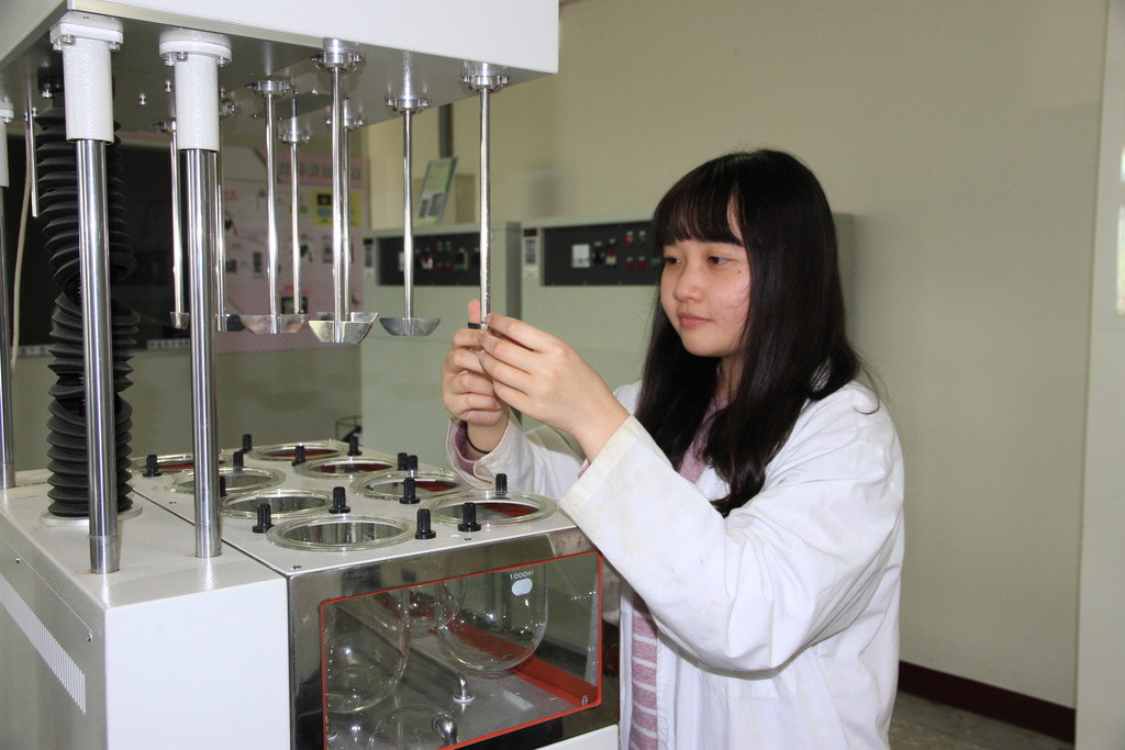 元培生技暨製藥系學生黃雅琳確立製藥科學為未來發展方向