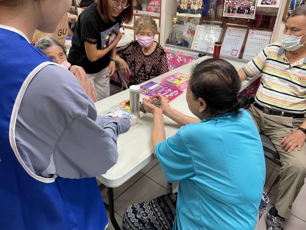 寵物保健系學生透過對寵物關懷為社區帶來更多的關愛與正能量