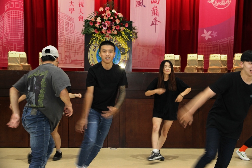 元培55週年校慶慶祝大會熱舞社表演