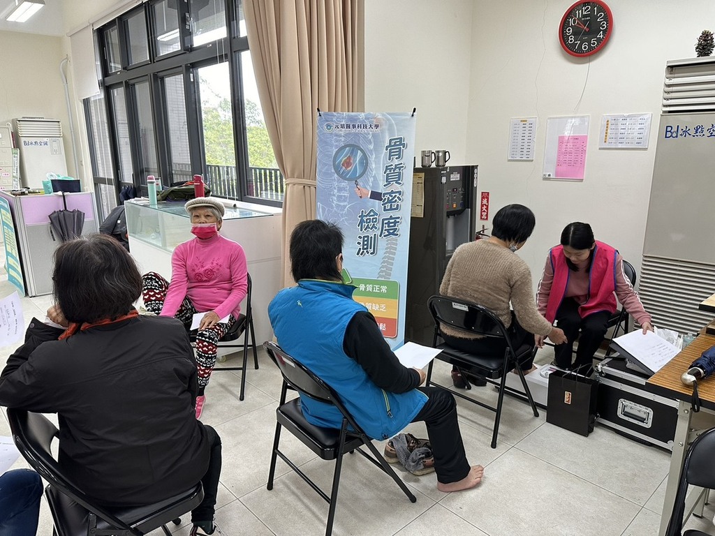 健管系學生為長者檢測骨質密度