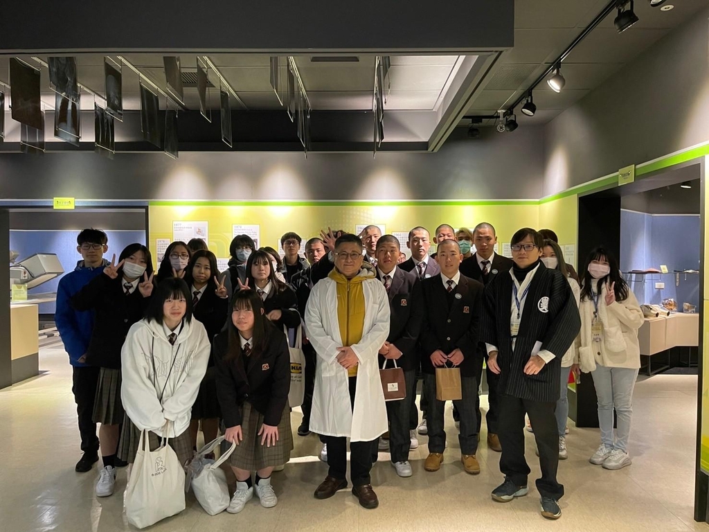 高野山高校師生參觀影像博物館