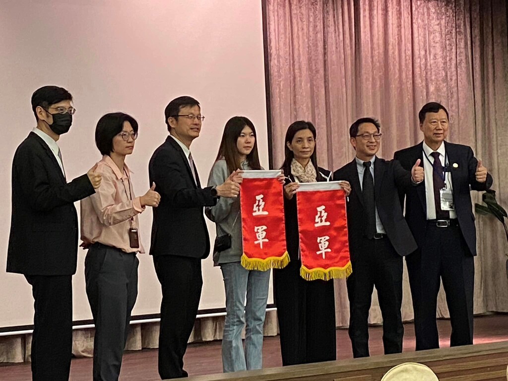 元培餐管系學生林金格(右三)、蔡昀臻(中)參加2023PVQC大賽獲分組亞軍