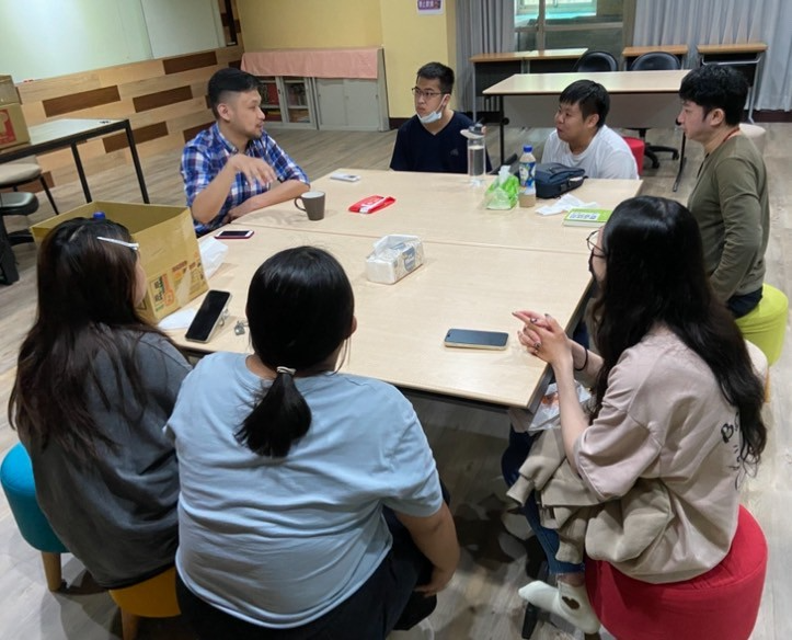 「同理心的力量」則讓學生學會區辨「同情」與「同理」，在助人的過程中也能自我保護與成長。