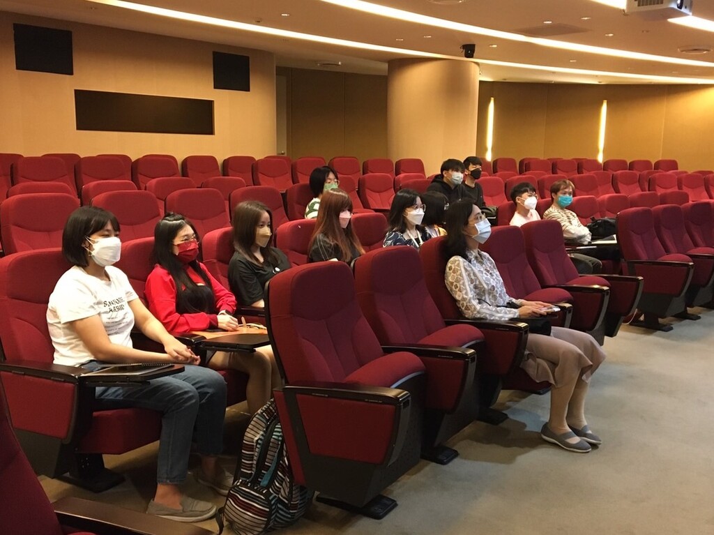 元培首度開辦海青班寵物保健美容科開訓典禮,已通過檢疫學生出席