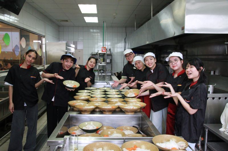 元培海青斑同學們為活動準備了越南河粉等等越南美食圖片