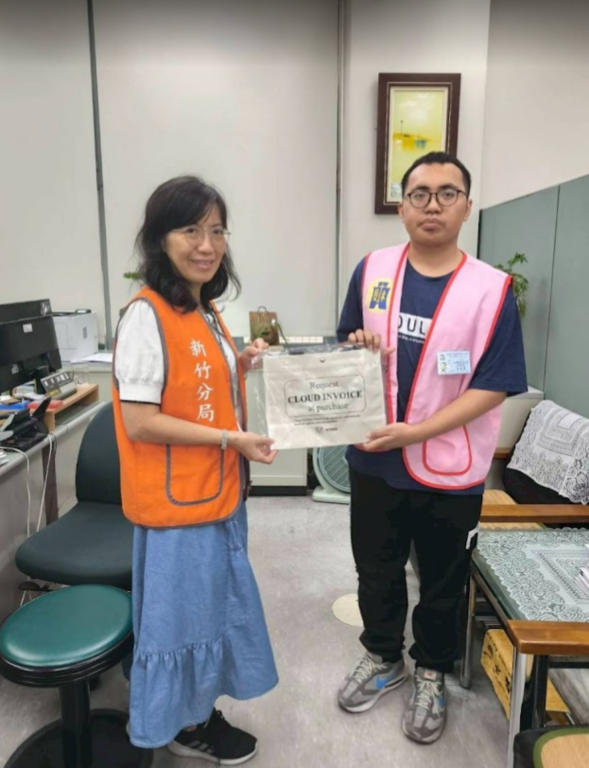 元培企管系同學受頒國稅局志工證明圖片