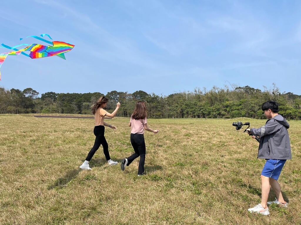 青青草原放風箏也是元培國際生喜愛的活動