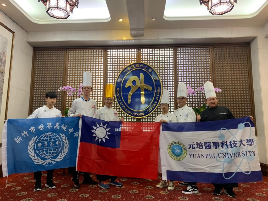 元培醫事科大與世界高中大手牽小手將至韓國大賽行前合