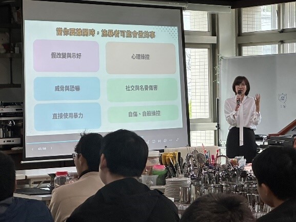 本次活動邀請張愫嫻講師至元培分享辨識不健康關係與暴力警訊的方法圖片