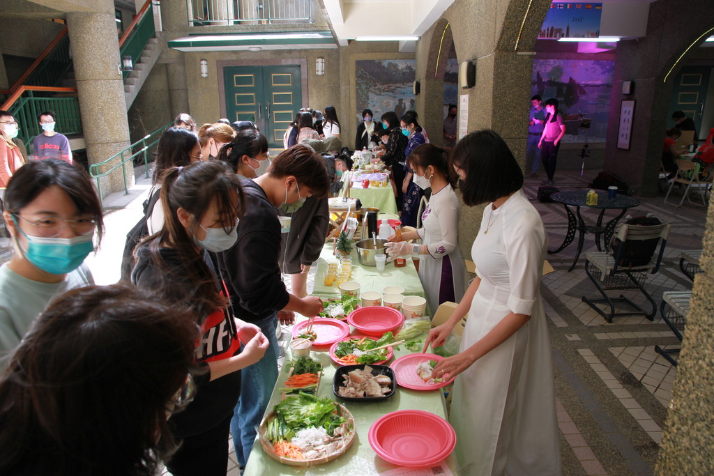 元培國際語言日活動用美食拉近與學生距離大受歡迎
