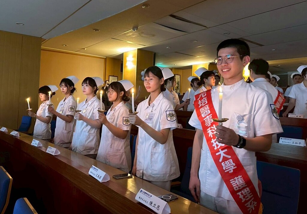 2026護理系導光加冠儀式圖片